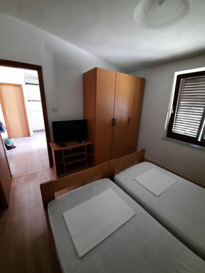 Apartments Keti Pag Town Exterior photo
