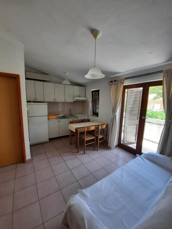 Apartments Keti Pag Town Exterior photo